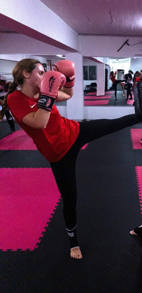 Vera Özkaya übt Kickboxen im Verein